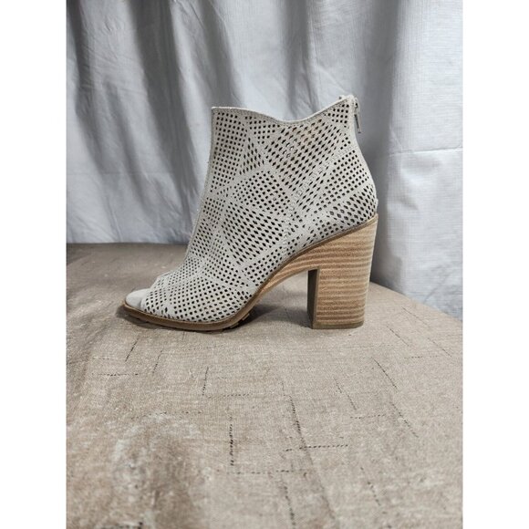 Lucky Brand Women's Size 8 M Cut Laser Leather Ankle Boots Booties (646) - Picture 5 of 8